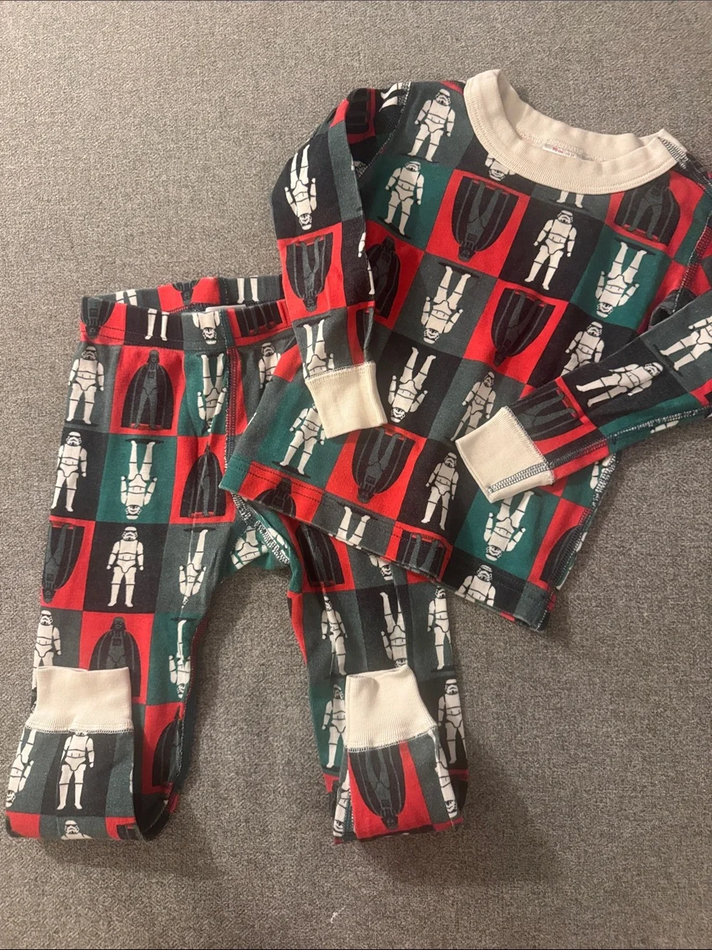 3/$15-Hanna Andersson Star Wars Stormtrooper & Vader Pajama Set - Green/Red